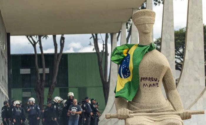 Análise Crítica da Pena no Caso Débora Rodrigues sob a Constituição e Leis Infraconstitucionais