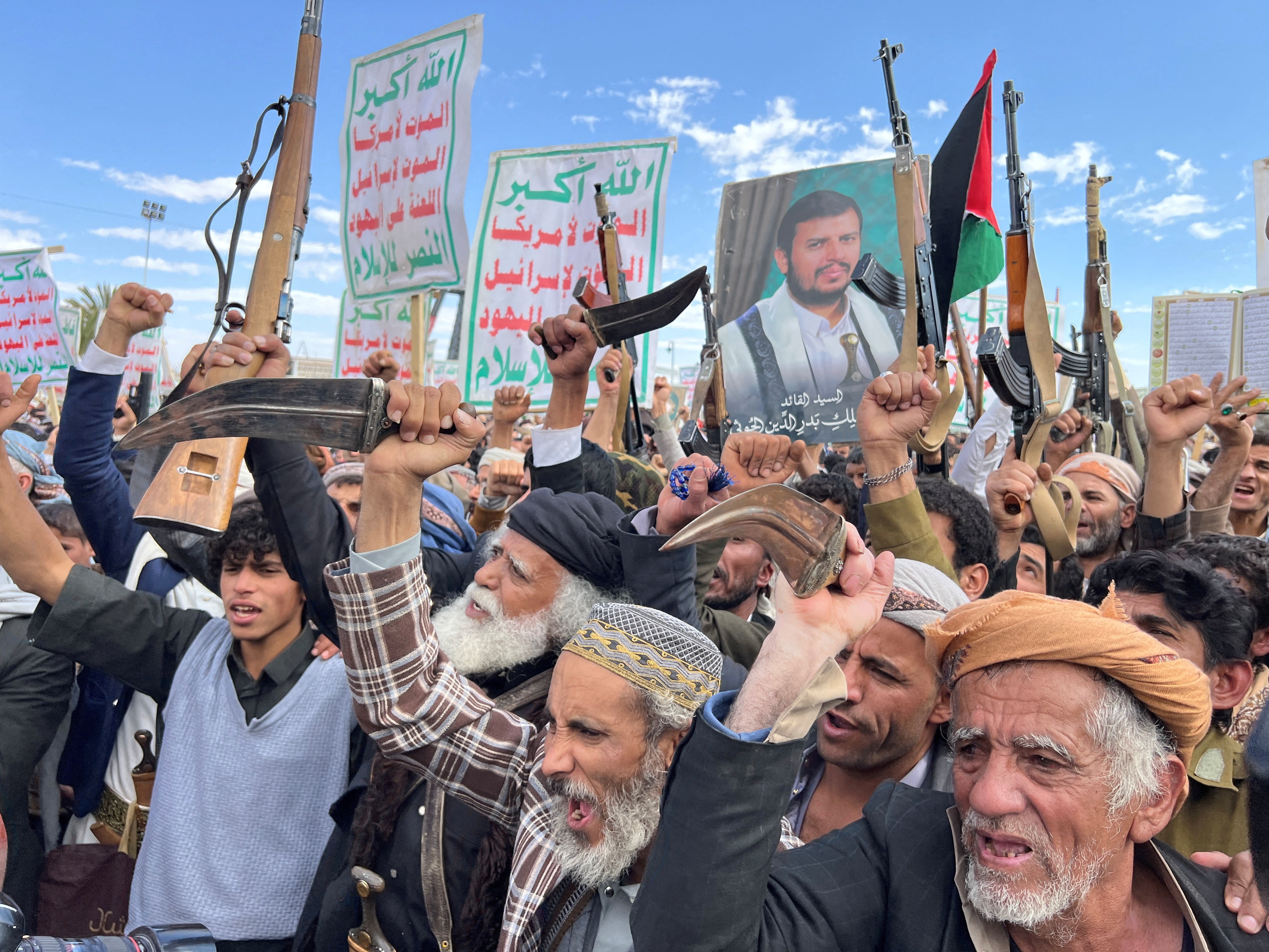 Houthis dizem estar em guerra contra EUA, afirmam que não recuarão e  atacam navios norte-americanos