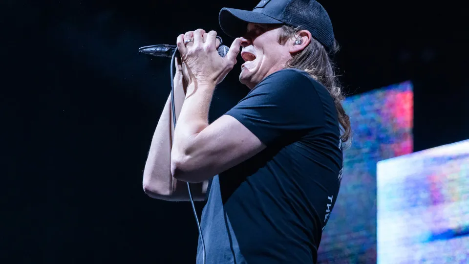 Vocalista do 3 Doors Down é diagnosticado com câncer em estágio 4