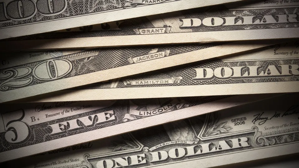 Dólar cai pelo 2° dia seguido, a R$ 5,654, e Bolsa sobe à espera de negociações entre EUA e China